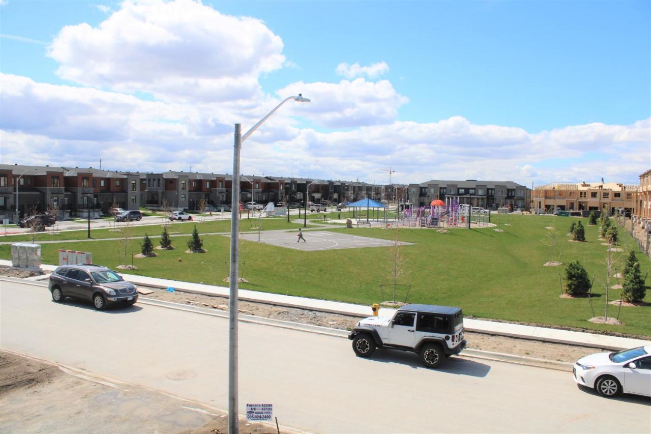 New Town House Barrie South Villa Exterior photo